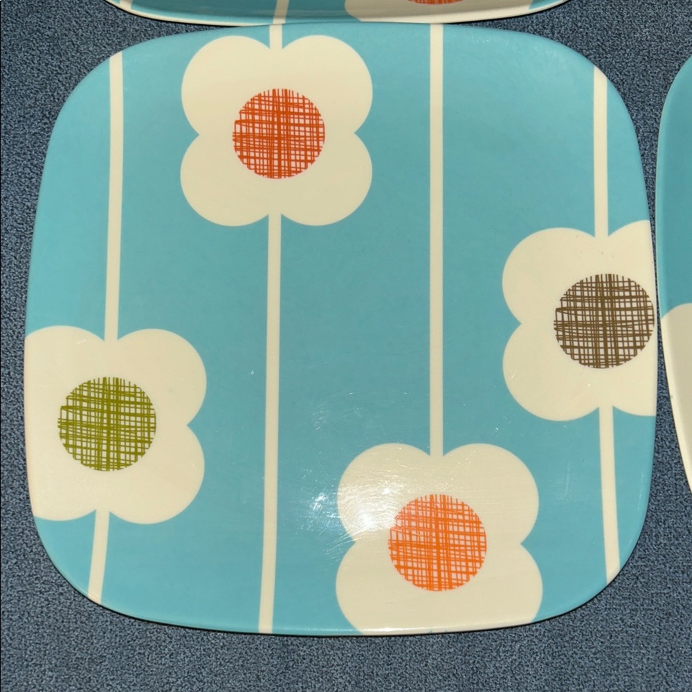 Orla Kiely Blue Floral Dinnerware Set of 4 melamine plates - Picture 2 of 15